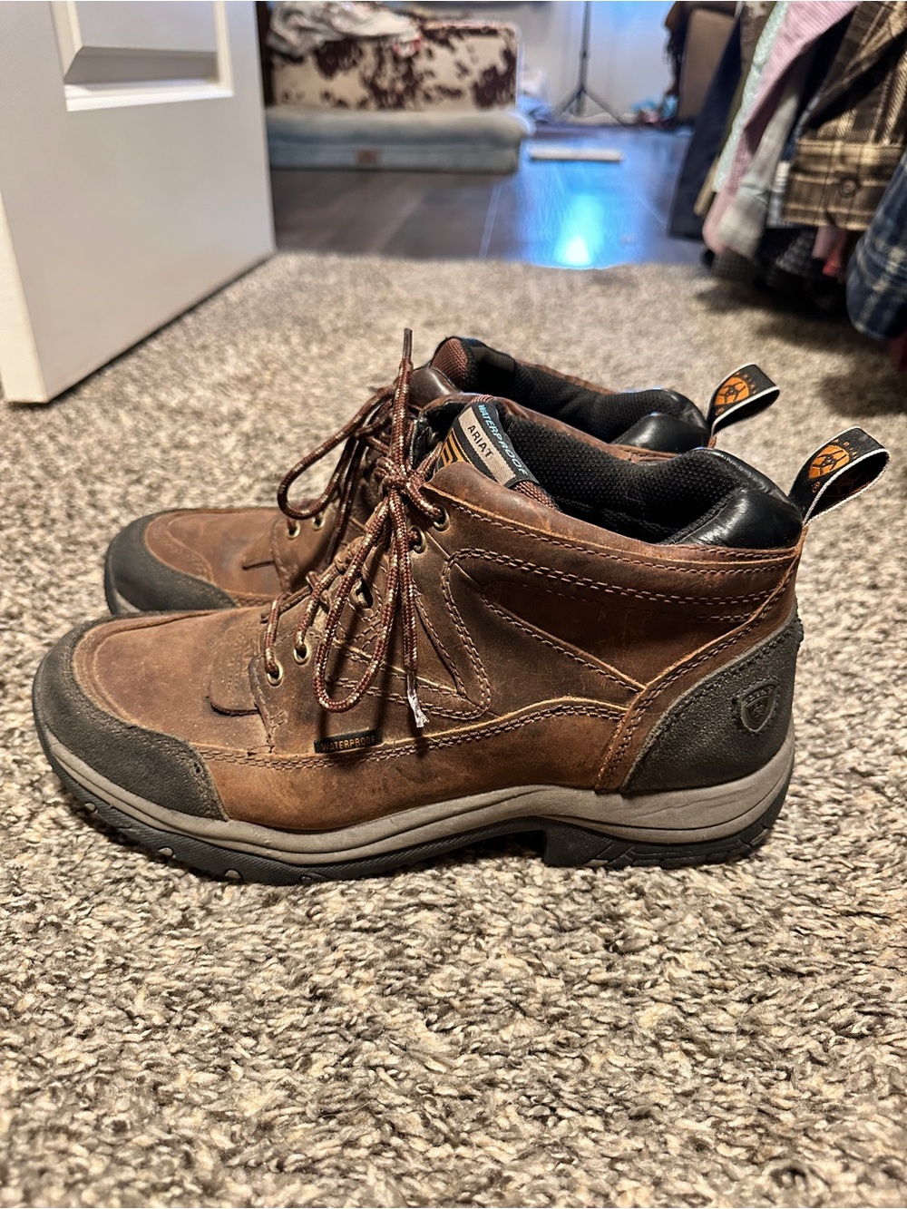 Men’s Size 9.5 Ariat Boots